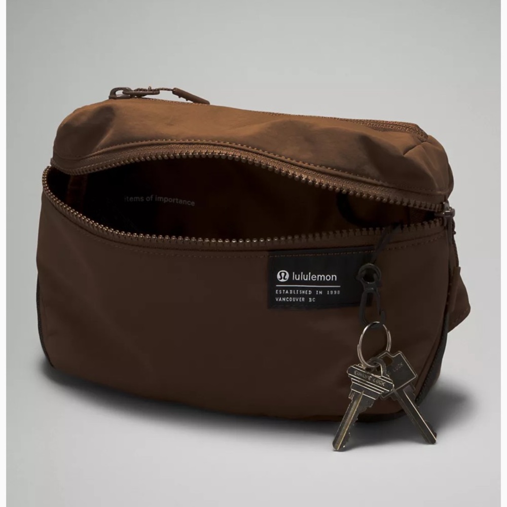 Lululemon Clean Lines Belt Bag